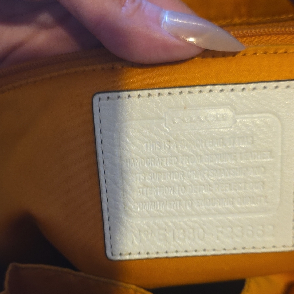 Coach Pebbled Leather Off-White Leather Tote No.E1380-F23662 - Picture 8 of 9